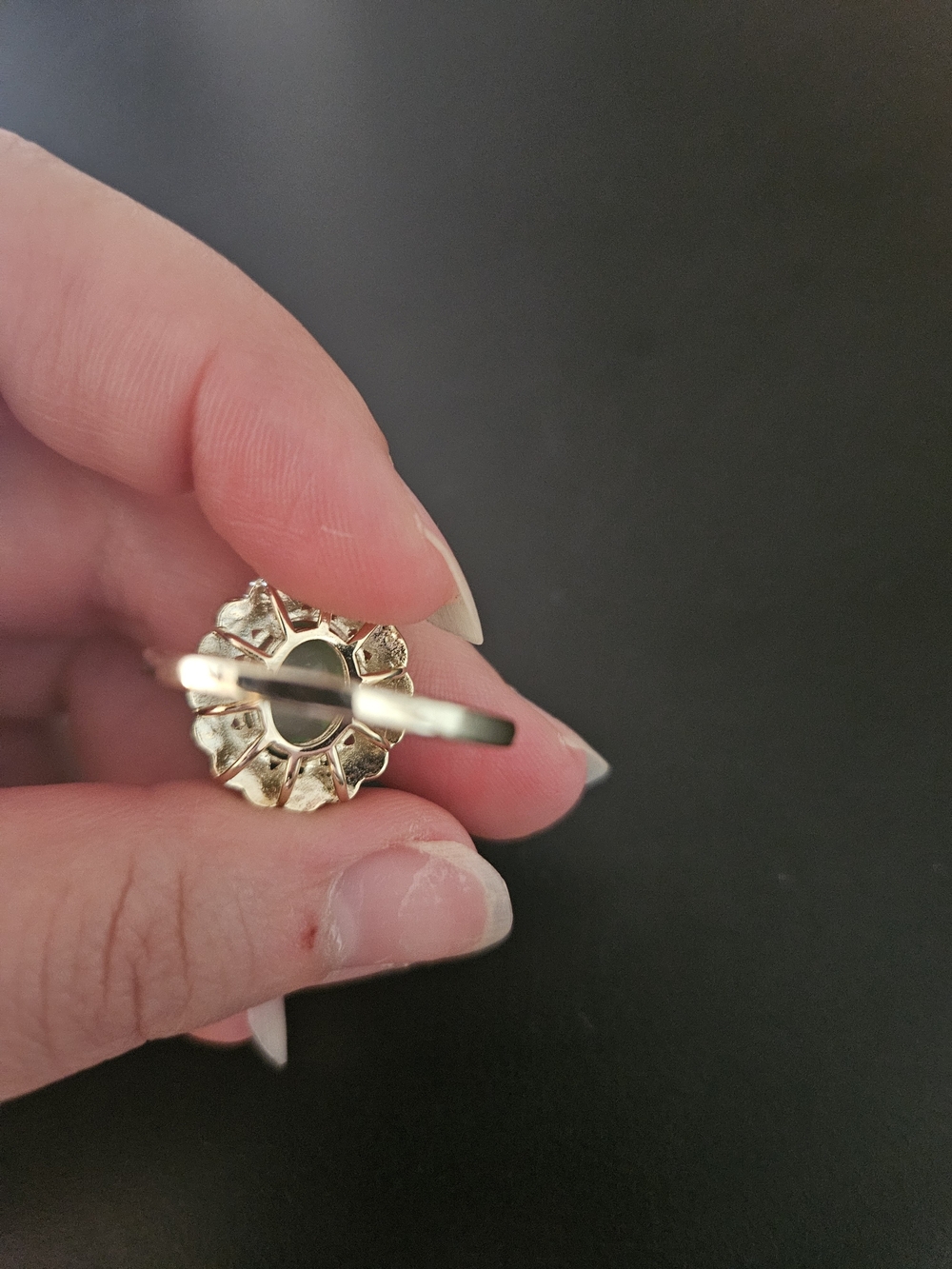 Source Unknown Gold-Tone Ring with Green Ova Faux Stone Size 8 - Picture 9 of 9